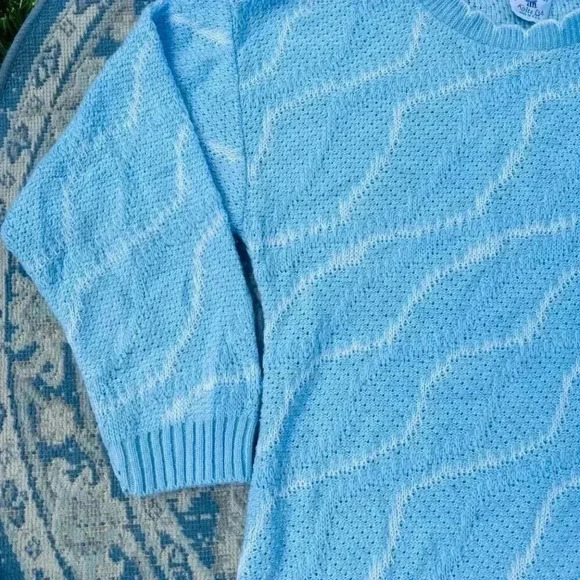 Vintage Centennial Knits Ltd Blue Scallop neck wavy 3D design white Medium 90s - Picture 3 of 9